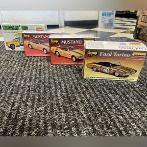 LINDBERG SNAP FIT PLASTIC MODEL KIT (Qty:4)